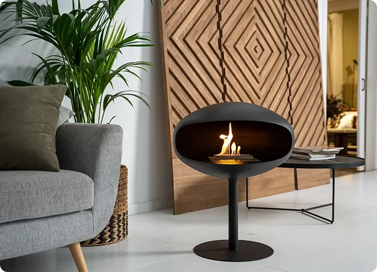 Cocoon Pedestal freistehender Bioethanol-Kamin in mattem Schwarz
