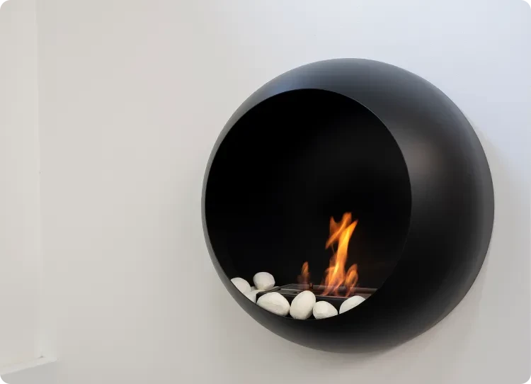 Bioethanol-Kamin mit weißen Steinzubehör