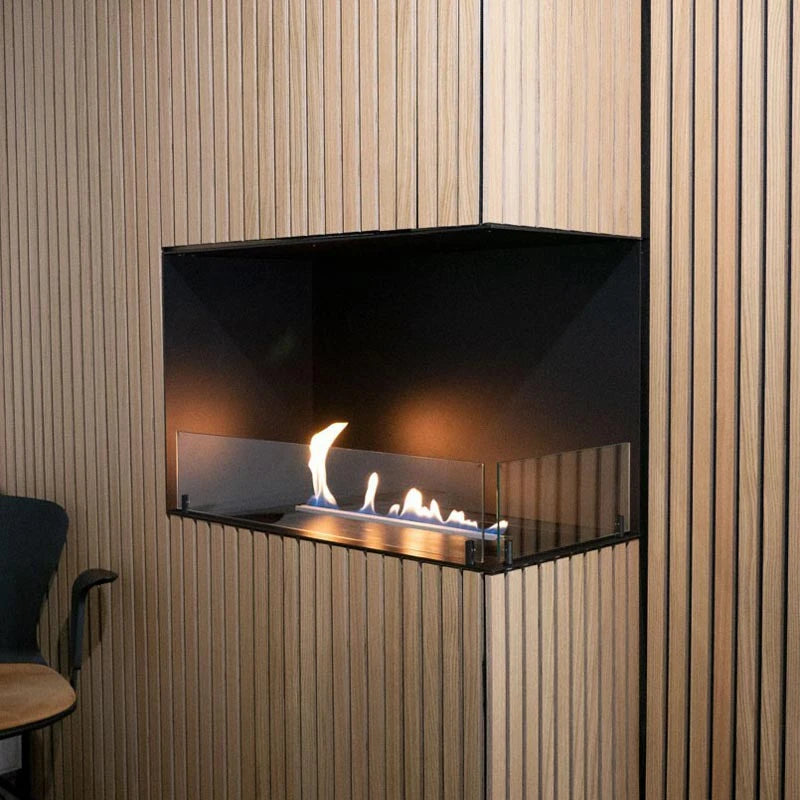 Bioethanol-Kamin in der Ecke