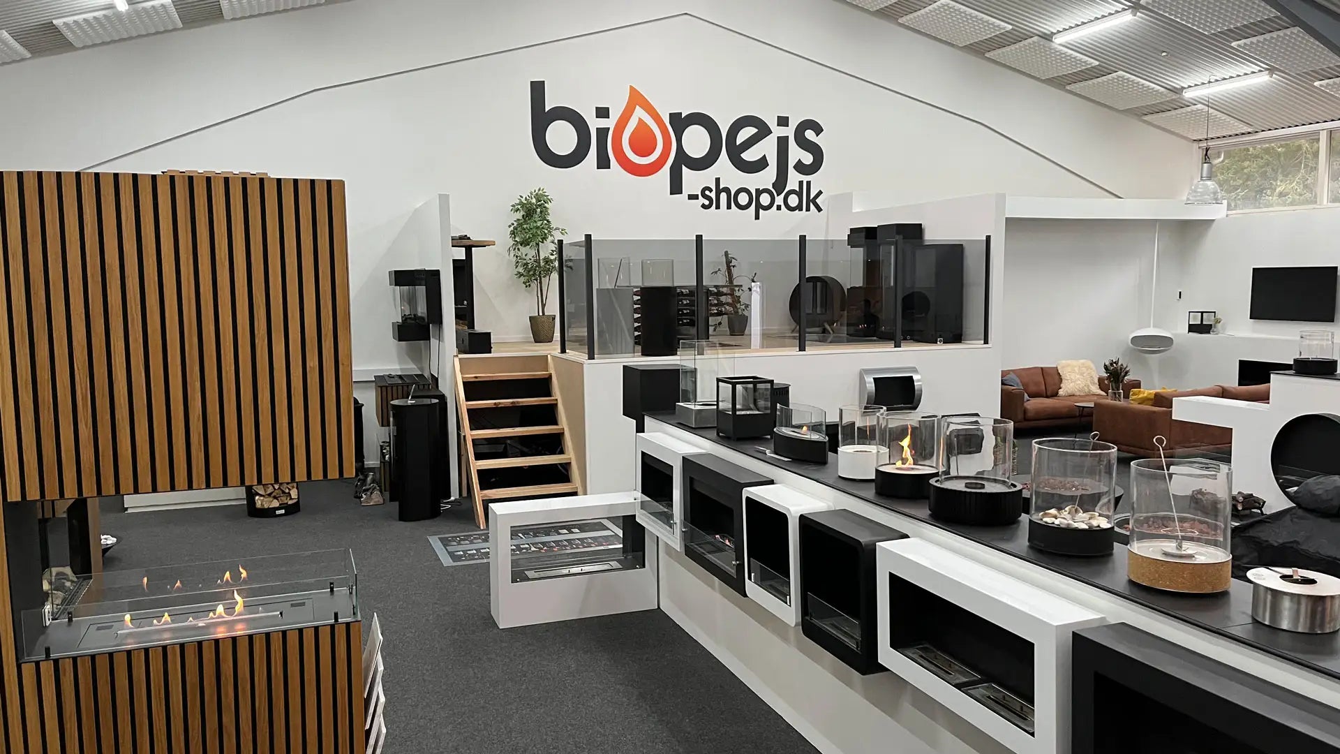 Video laden: Video des Kamin-Showrooms in Greenwich, London.