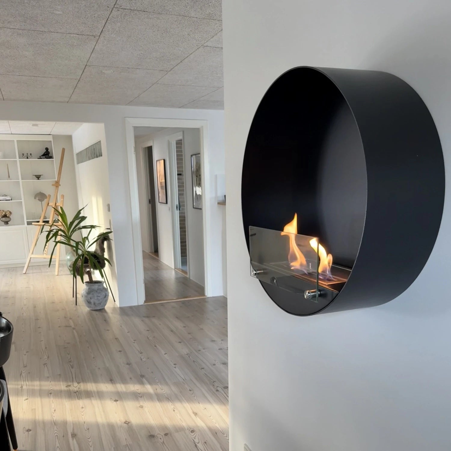 Delaware Black - Round Wall Mounted Biofireplace
