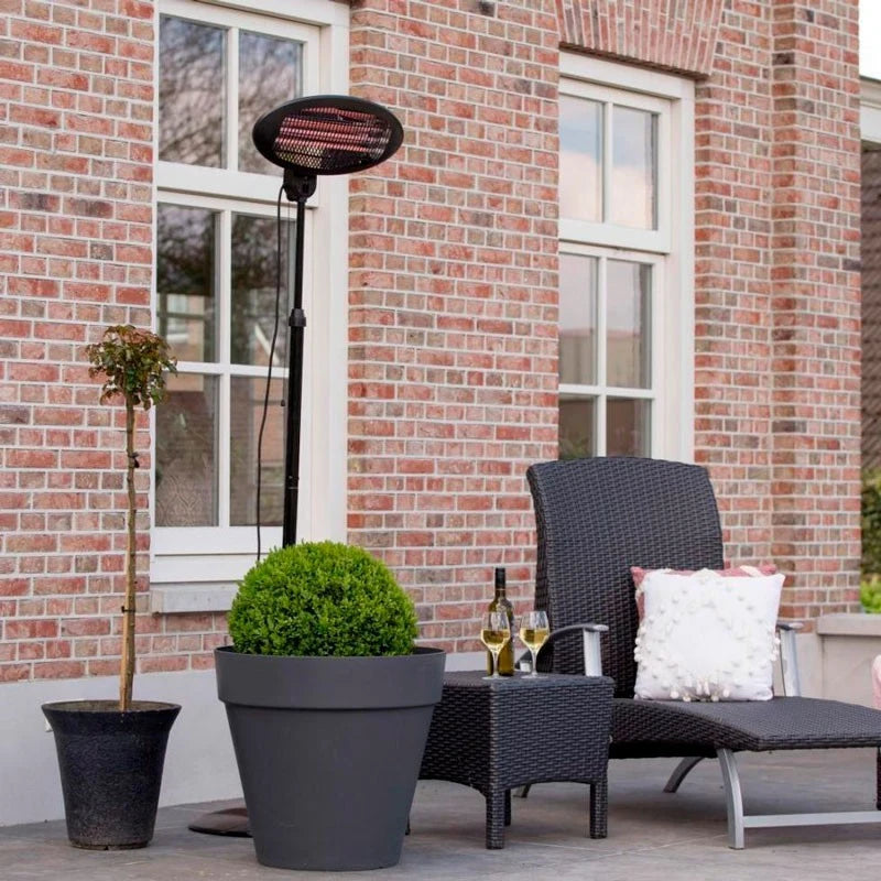 Elektrisch stehende 2000 Watt Terrassenheizung