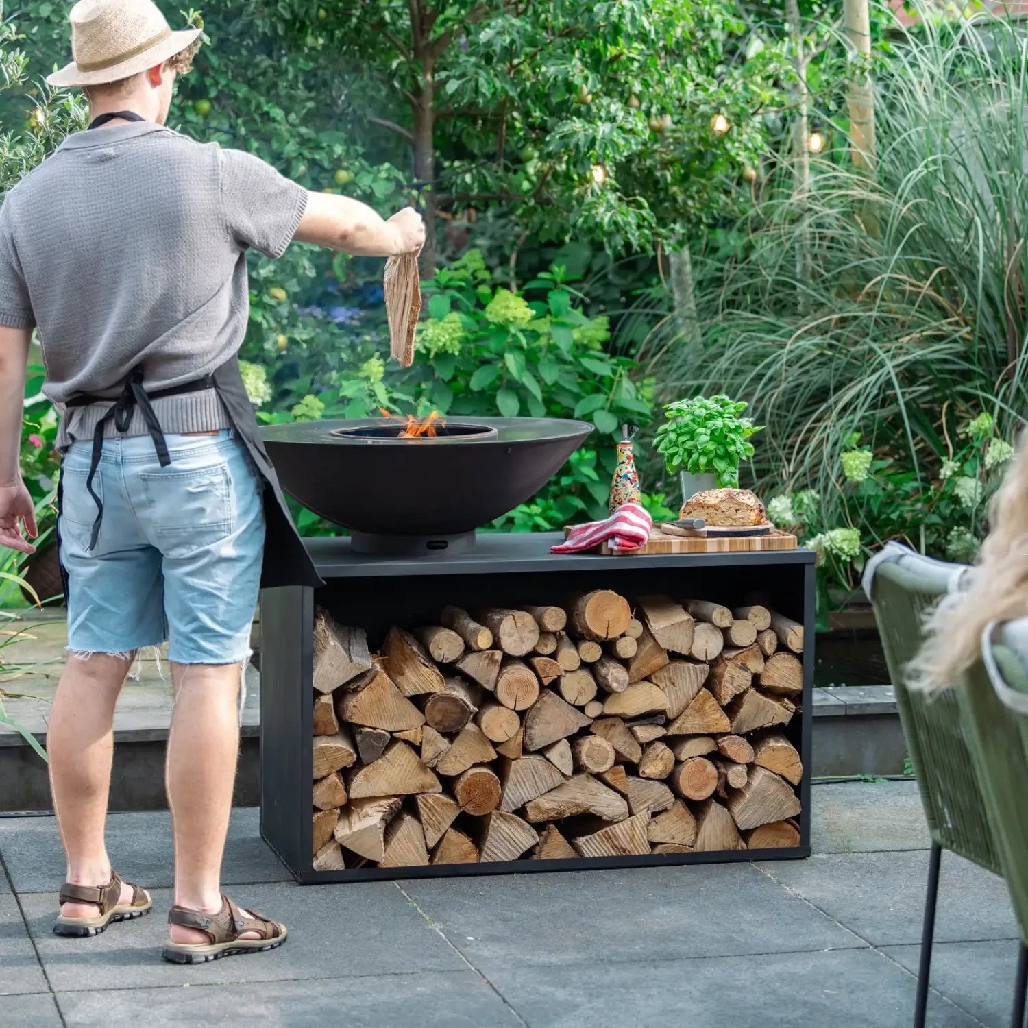 Onyx Tisch mit Grill