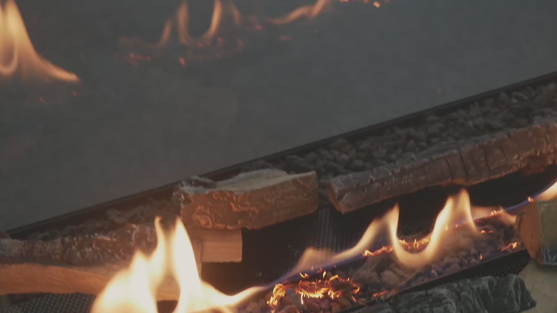 Video laden: Kurzes Video über Bioethanol-Kamine und andere umweltfreundliche Kamine.